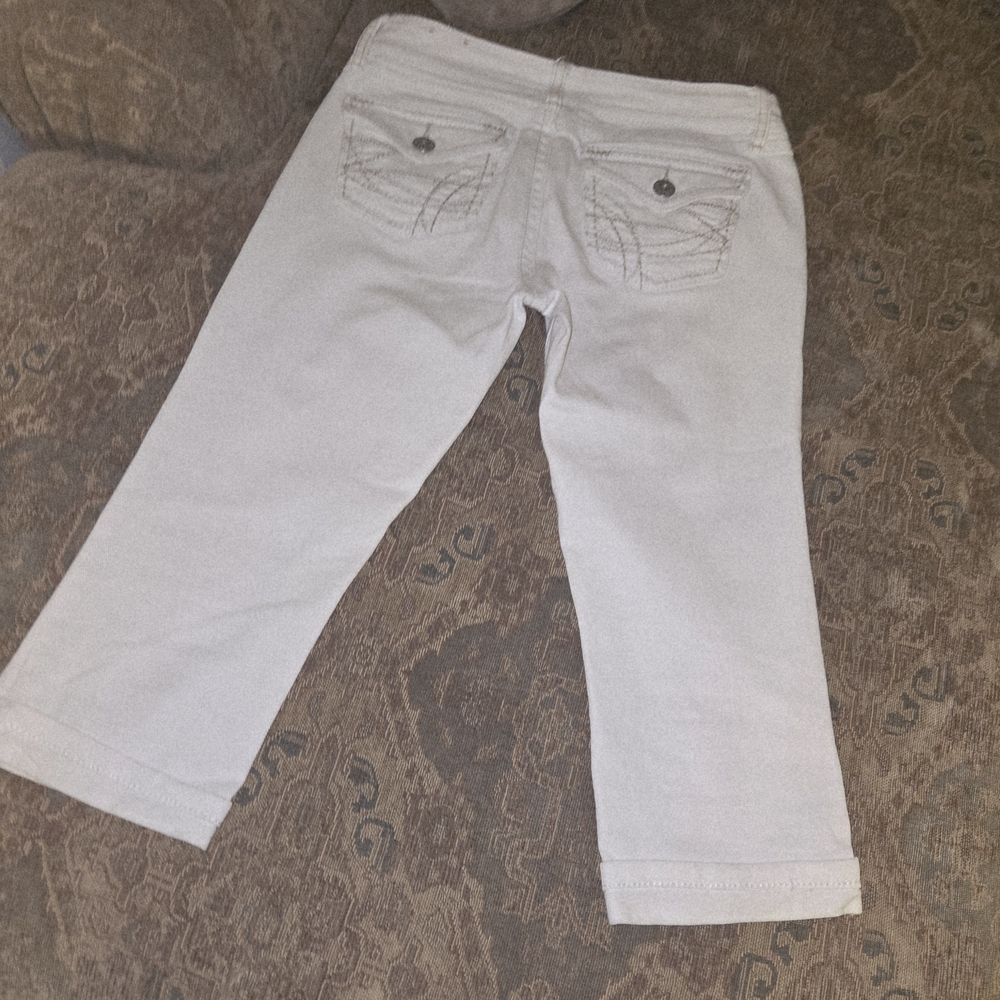 Mudd Women's Cream Bermuda Shorts